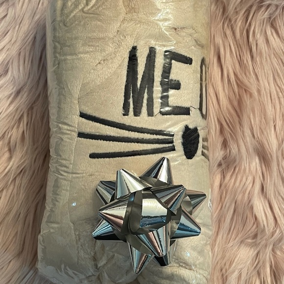 Brand new MEOW plushy comfy cozy lounge set. 🐱BLUE! ✨ - Picture 6 of 16